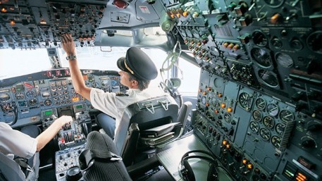 gty_pilots_cockpit_airliner_ll_120718_wg-scaled1000